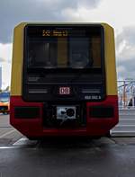 Unter der Federf�hrung der Firma Stadler entstehen derzeit neue Z�ge f�r die S-Bahn Berlin, die die Baureihen 483 (Viertelz�ge) und 484 (durchgehende Halbz�ge) tragen.