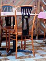 Das  B  der SNCB ziert die St�hle im Bahnhofsbuffet von Arlon. 21.06.08 (Jeanny)