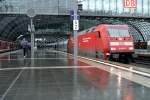 DB Fernverkehr 101 005-7 mit Talgo-Wagen im InterCityNight-Design (Berlin Hauptbahnhof, 16.05.2009).