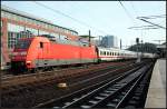 DB Fernverkehr 101 117-0 zieht ihren IC 144 nach Schiphol Airport (Berlin Ostbahnhof 27.12.2009)