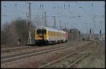 DB Netzinstandhaltung mit Gleismesszug, RAILab 2, Begleitwagen und 120 502-0  Bahntechnik mit Kompetenz  als Schiebelok (Nuthetal-Saarmund 07.04.2010)