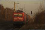 Bei tiefstehender Novembersonner fährt DB Regio 112 109 mit dem RE2 nach Rathenow am 12.11.2011 in dem Bahnhof Elstal (Wustermark) ein.