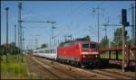 DB Fernverkehr 120 141-7 mit dem  Wawel  am 24.07.2012 nach Berlin Ostbahnhof in Bln.- Schnefeld Flughafen