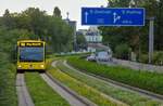 Die Spurbusse werden von kleinen R�dern seitlich in der Beton-Fahrbahn gef�hrt, wodurch es f�r das Fahrpersonal nicht erforderlich ist, zu lenken.