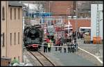 Etwas versteckt steht 19 017 neben einem modernem Siemens VT 642 (2. Dresdner Dampfloktreffen, Bw Dresden Altstadt 27.03.2010)