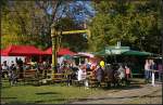 Freundliches Ambiente mit Live-Musik fr den Snack zwischendurch auf dem Bw-Gelnde (gesehen Bw-Fest Lutherstadt Wittenberg 10.10.2010)