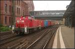 Zur Übergabe fuhr DB Schenker 295 065-7 am 27.08.2011 einen Containerzug durch Hamburg-Harburg
<br><br>
Update: 201_ verschrottet bei Steil, Eschweiler