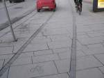 Designerradweg am Jungfernstieg in Hamburg. Normalerweise sollen Radwege die sichere Alternative zur Fahrbahn sein, hier empfiehlt sich dennoch Schrittgeschwindigkeit. 16.2.2012