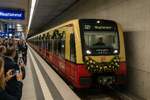 Er�ffnungsfahrt der neuen S-Bahnlinie S15 zum Berliner Hauptbahnhof am 15.6.2026. Das Projekt selbst hie� mal S21, es handelt sich um eine Kurzstrecke mit 3 Stationen: Gesundbrunnen, Wedding, Hauptbahnhof. Und wer sich wundert: Dieser kleine Blick in ...