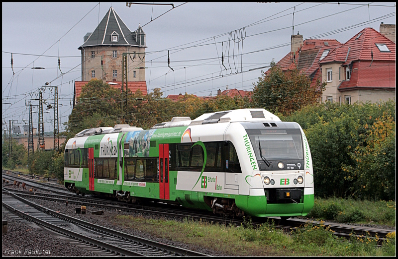 VT 201 / 615 201 der Erfurter Bahn bringt als Pendelzug die Besucher vom Bw zum Bahnhof (Eisenbahnfest zum Weimarer Zwiebelmarkt, Weimar 10.10.200)